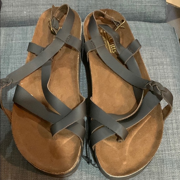 White Mountain Black Leather Sandals with Adjustable Straps - Picture 1 of 6